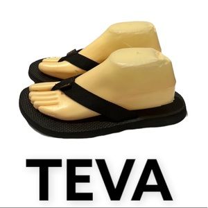 Authentic Teva black flip flop sandals sz 9 Euro 40